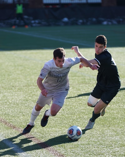 AC米兰传奇队长弗朗哥·巴雷西身穿6号球衣的赛场英姿